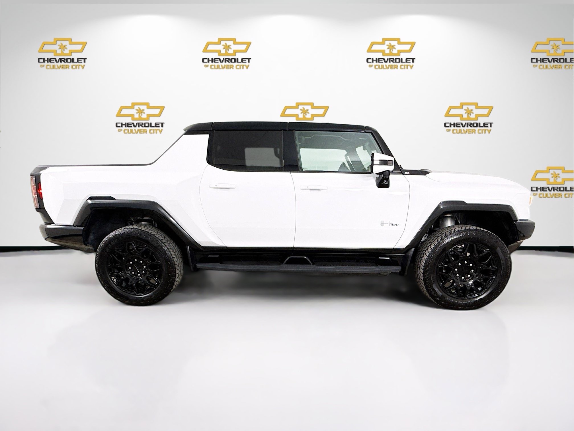 Used 2025 GMC Hummer EV 2X AWD/4WD image 9