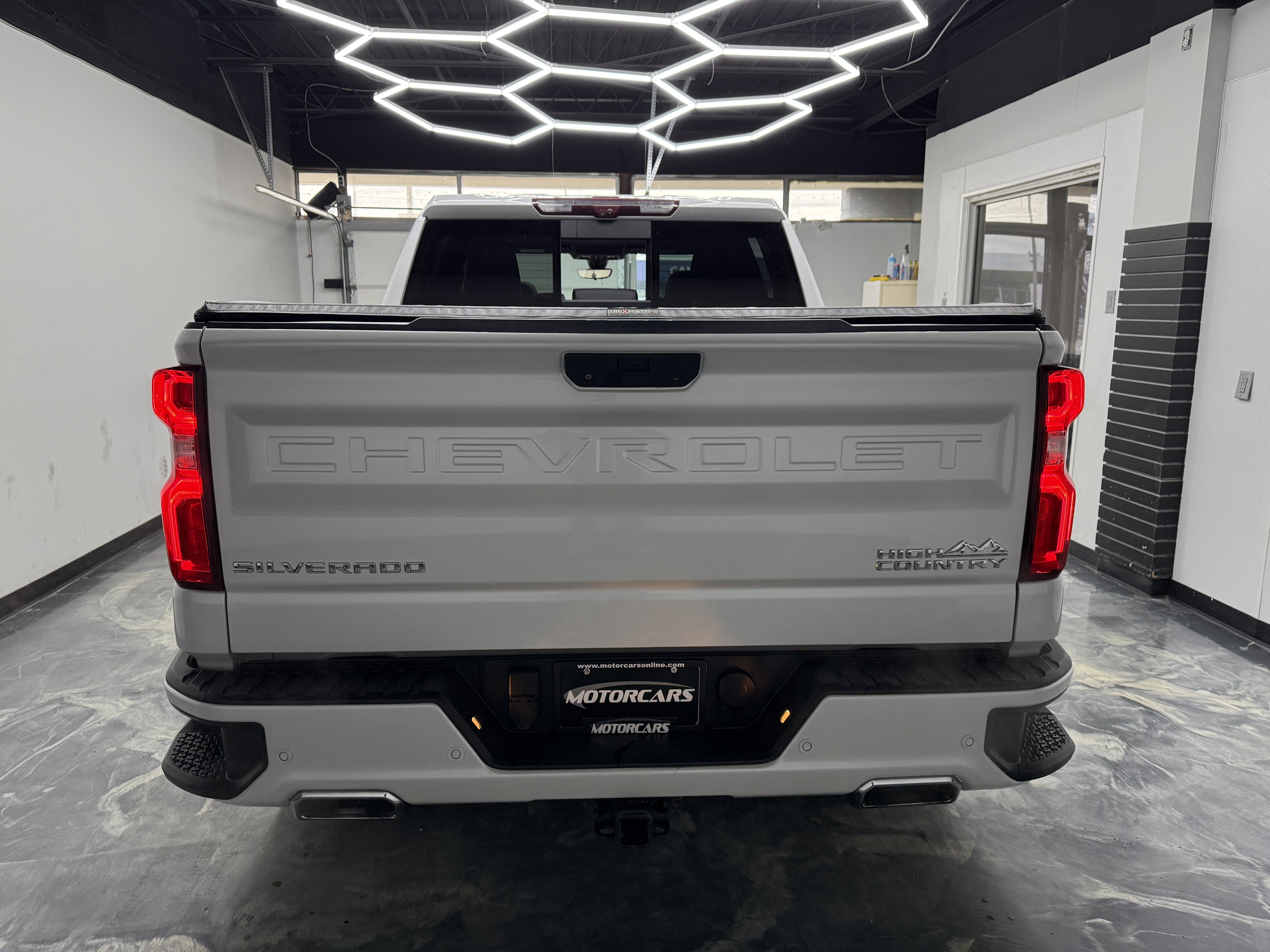 Used 2022 Chevrolet Silverado 1500 High Country w/ Technology Package image 4