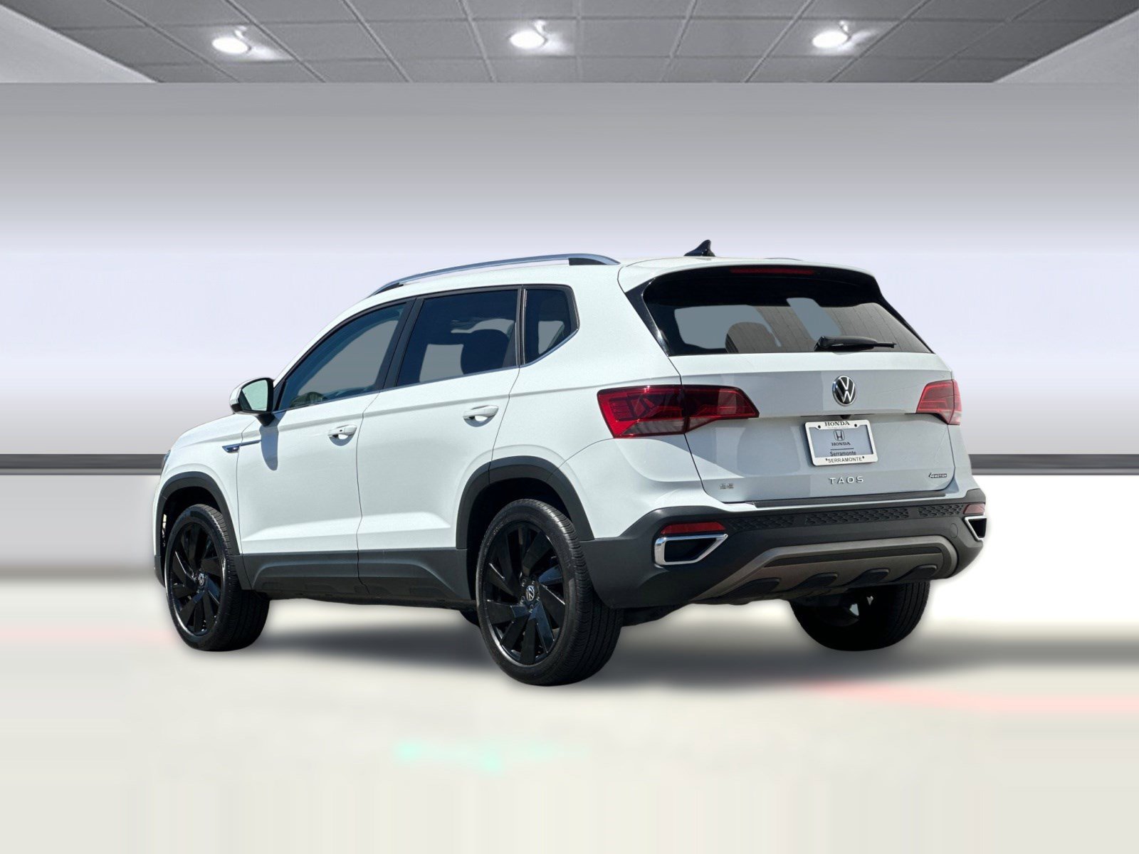 Used 2024 Volkswagen Taos SE w/ Black Wheel Plus Package AWD/4WD image 3
