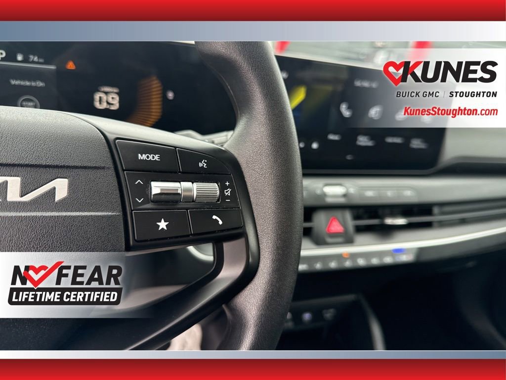 Used 2025 Kia K4 LXS image 28
