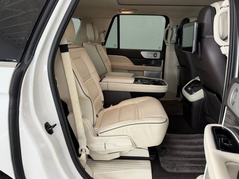 Used 2020 Lincoln Navigator L Black Label AWD/4WD image 18