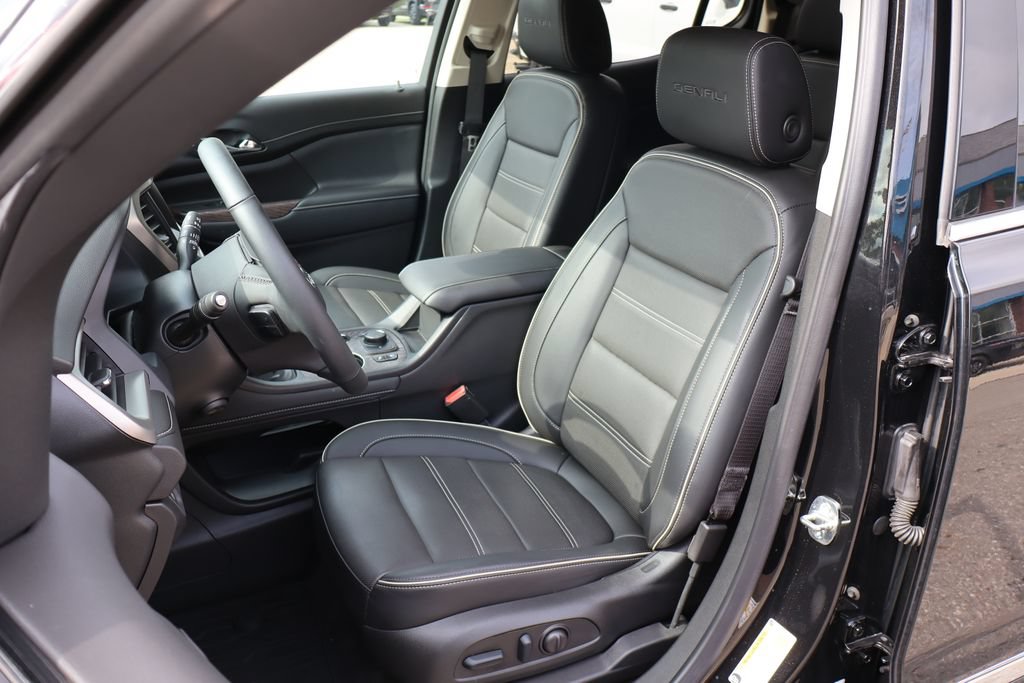 Used 2023 GMC Acadia Denali w/ Trailering Package AWD/4WD image 14