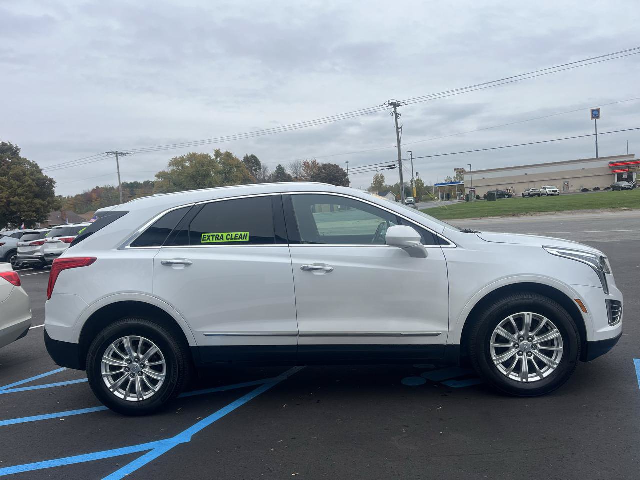 Used 2017 Cadillac XT5 FWD image 4