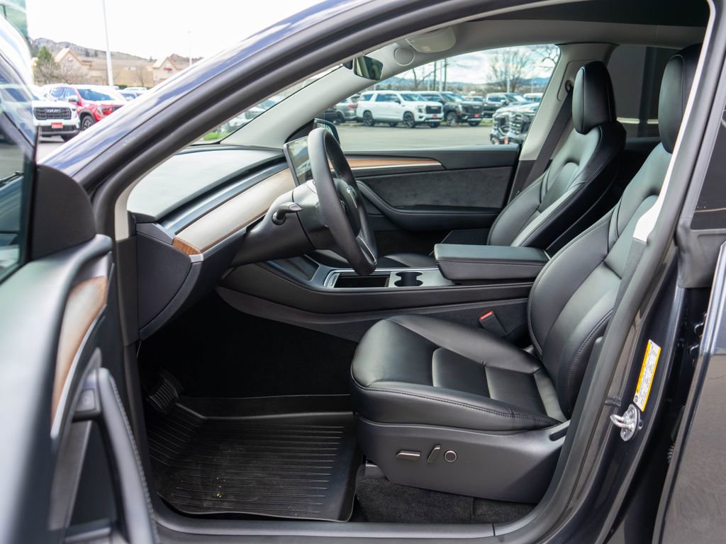 Used 2024 Tesla Model Y Long Range image 11