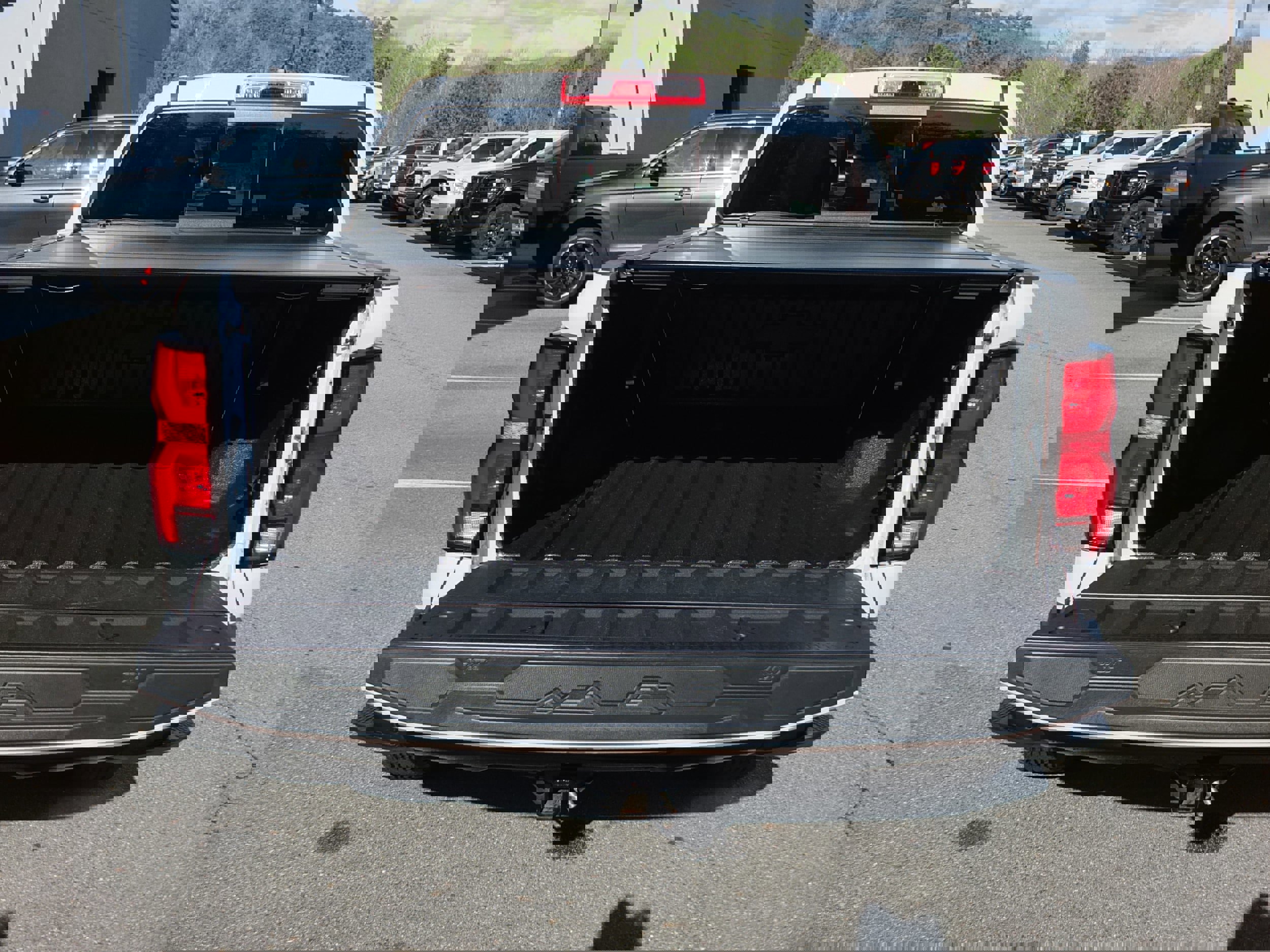 Used 2024 Chevrolet Colorado Z71 w/ Z71 Convenience Package 2 image 9