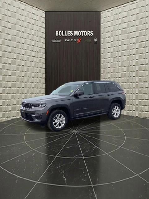 Used 2023 Jeep Grand Cherokee Limited w/ Luxury Tech Group II AWD/4WD image 9