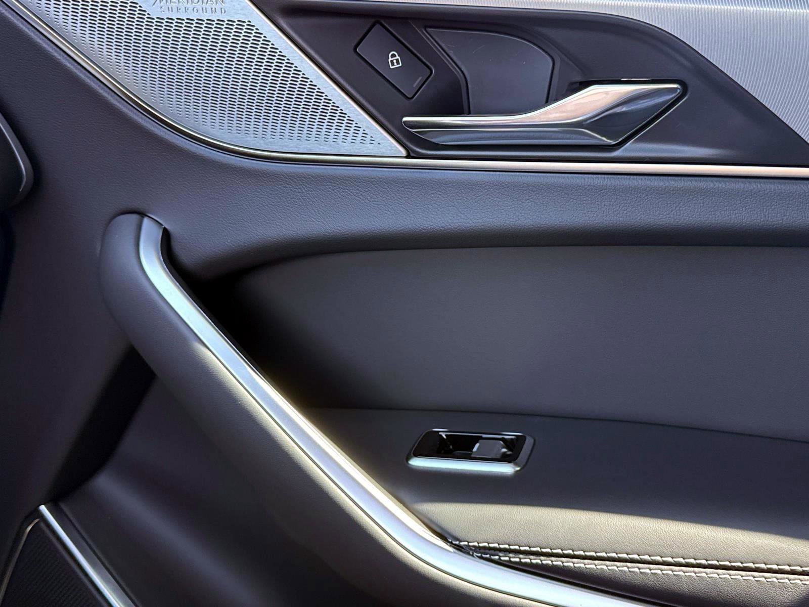 New 2026 Jaguar F-PACE R-Dynamic S image 19