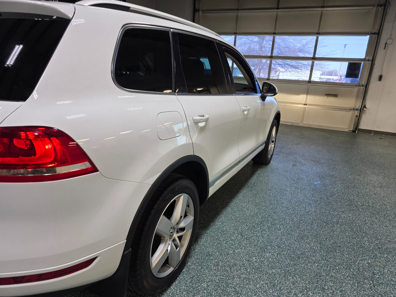 Used 2014 Volkswagen Touareg TDI image 7