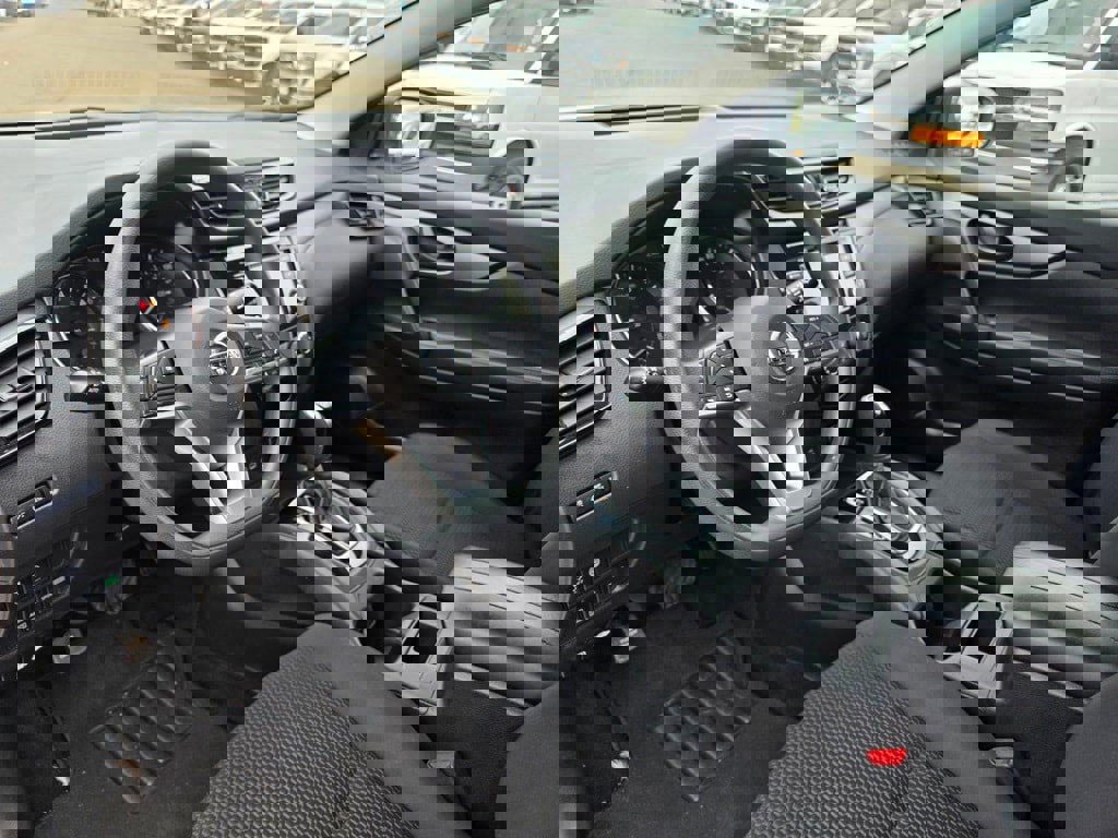 Used 2022 Nissan Rogue Sport S image 10