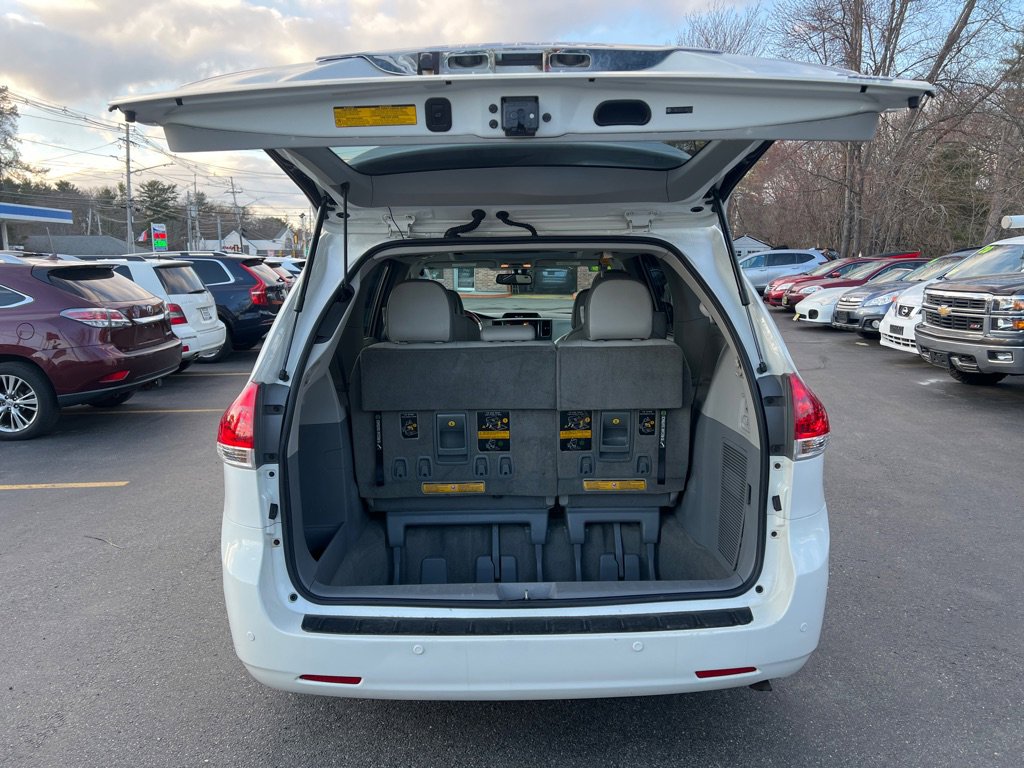 Used 2014 Toyota Sienna Limited w/ Limited Premium Package image 5