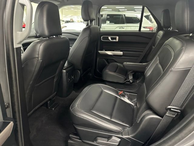 Used 2023 Ford Explorer XLT w/ Equipment Group 202A AWD/4WD image 18