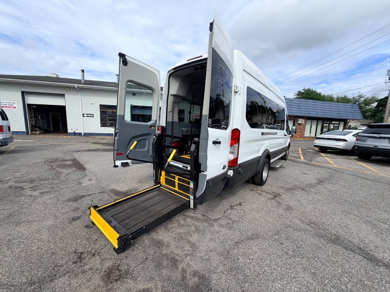 Used 2016 Ford Transit 350 XL RWD image 2