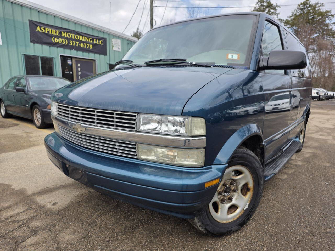 Used 2003 Chevrolet Astro LS AWD 3dr Mini Van w/ LS Preferred Equipment Group image 2