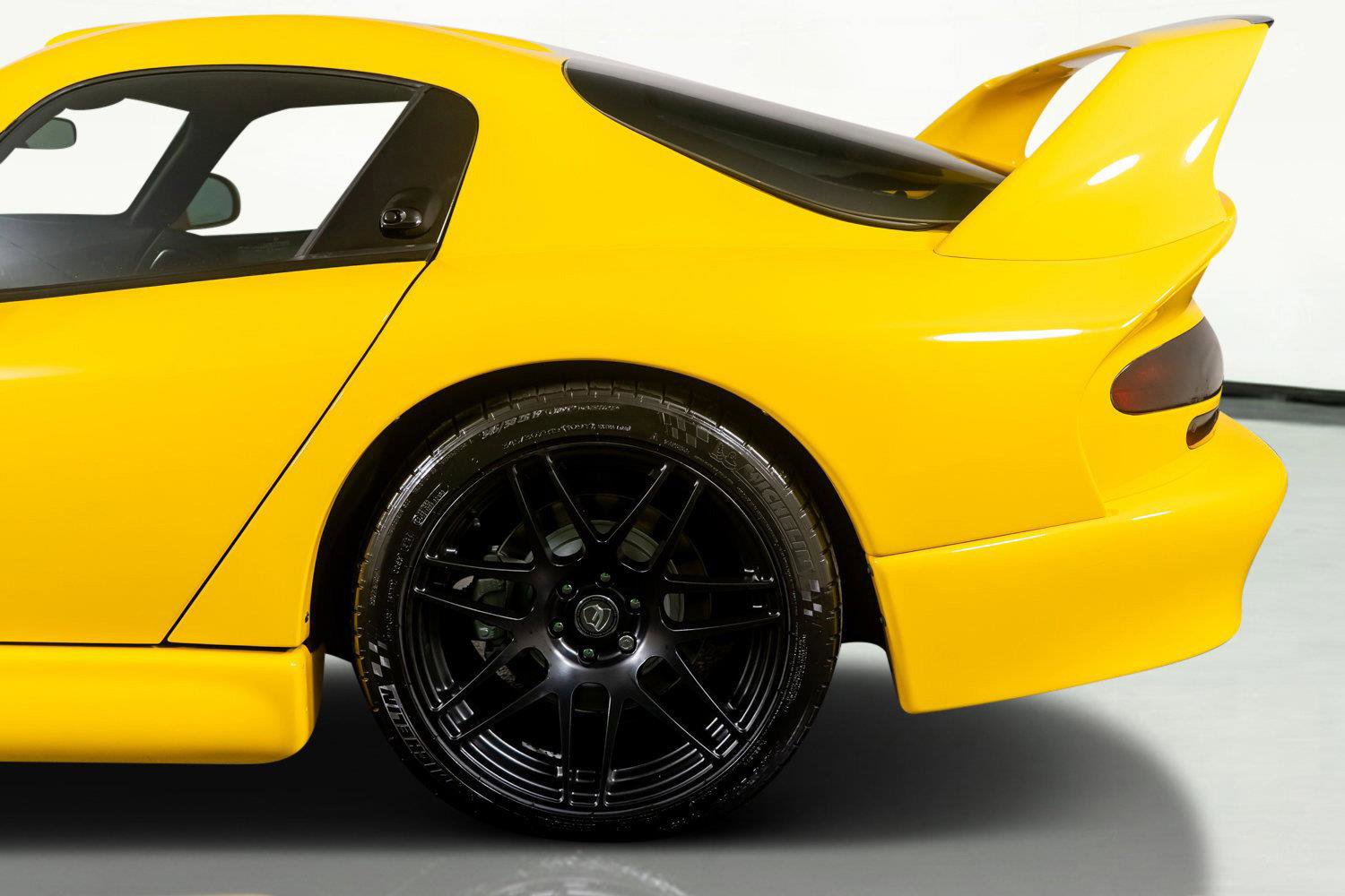 Used 2001 Dodge Viper GTS image 16