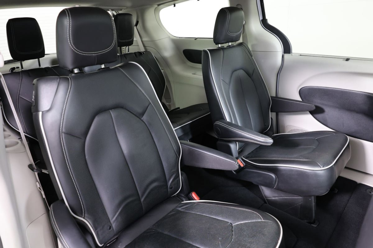 Used 2024 Chrysler Pacifica Limited FWD image 41
