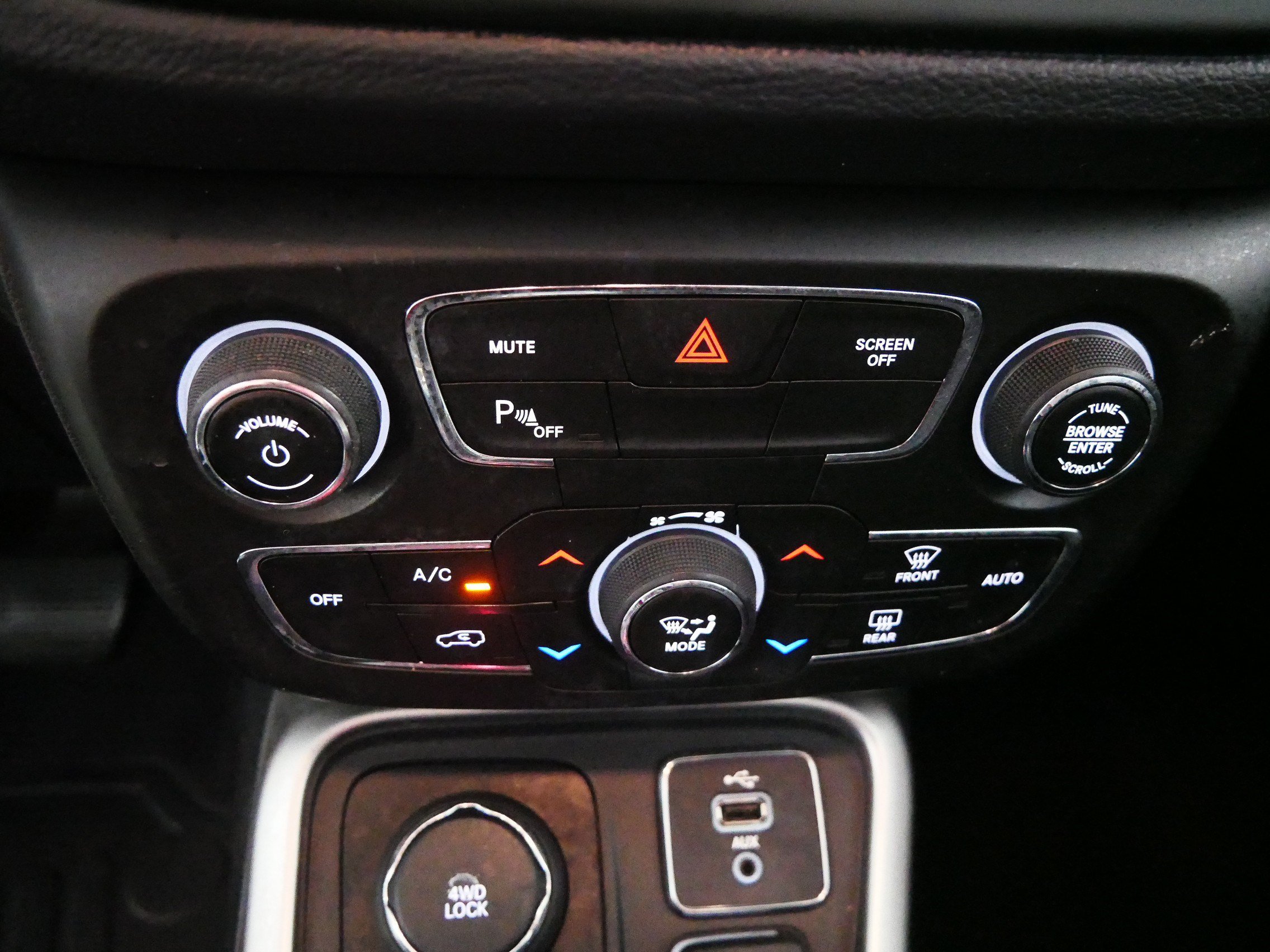 Used 2018 Jeep Compass Latitude w/ Popular Equipment Group AWD/4WD image 23
