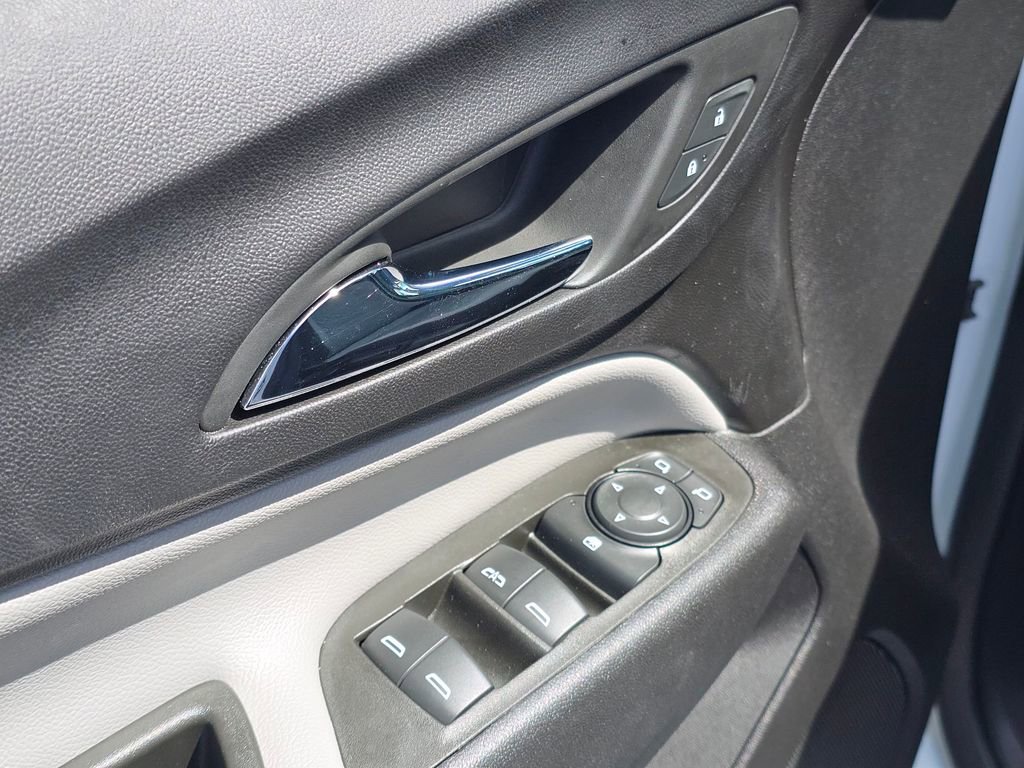 Used 2024 Chevrolet Equinox LS w/ Sport Edition FWD image 11