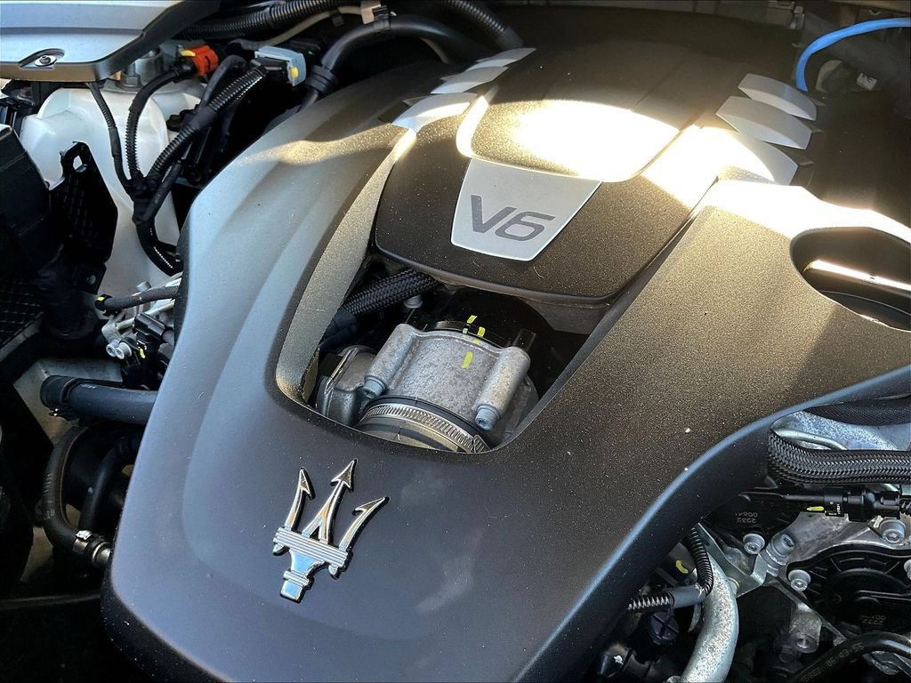 Used 2023 Maserati Levante GT AWD/4WD image 31