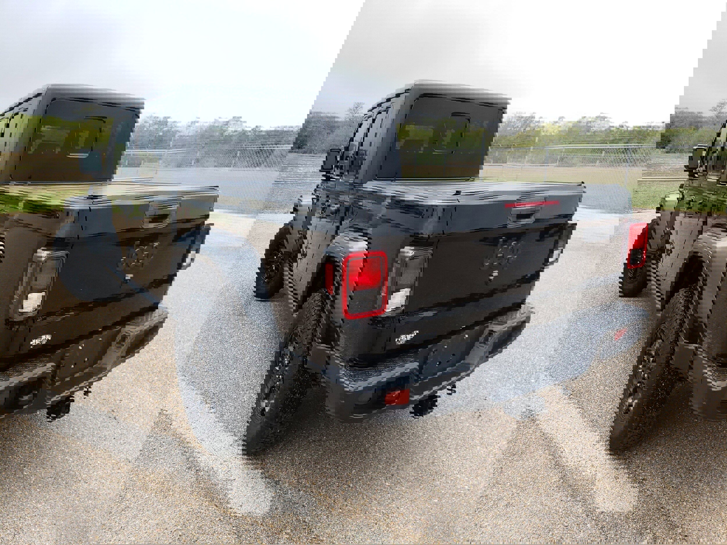 Used 2021 Jeep Gladiator Sport image 6