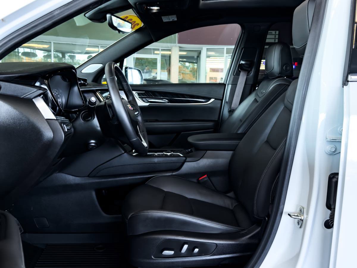 Used 2024 Cadillac XT6 Premium Luxury w/ Technology Package image 22
