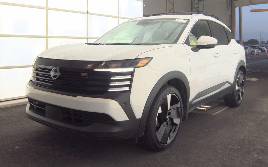 Used 2025 Nissan Kicks SR FWD image 7