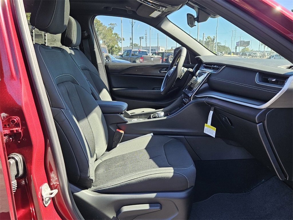 New 2025 Jeep Grand Cherokee Laredo X w/ Luxury Tech Group I image 15