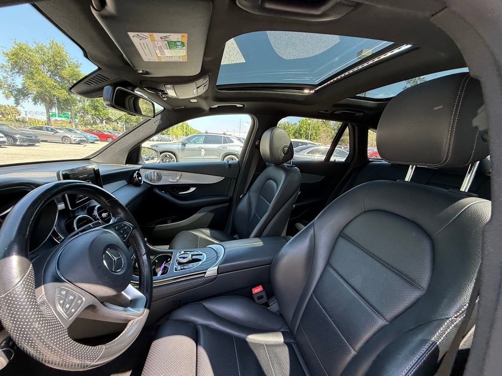 Used 2019 Mercedes-Benz GLC 300 4MATIC w/ Premium Package image 23