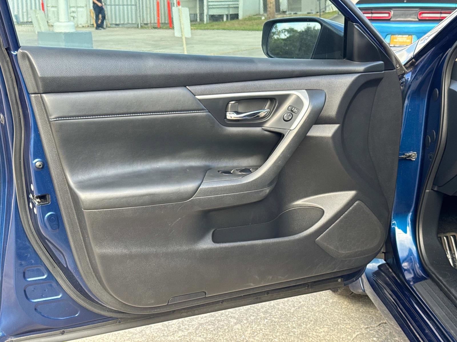 Used 2018 Nissan Altima 2.5 SR w/ SR Special Edition image 16