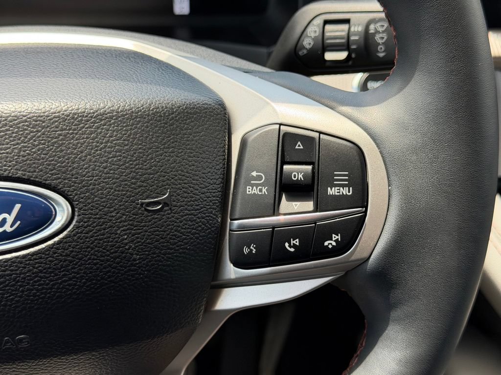 Used 2025 Ford Explorer Active w/ Active Comfort Package RWD image 19