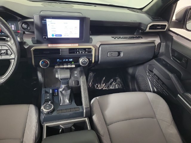 Used 2025 Toyota Tacoma SR5 AWD/4WD image 17