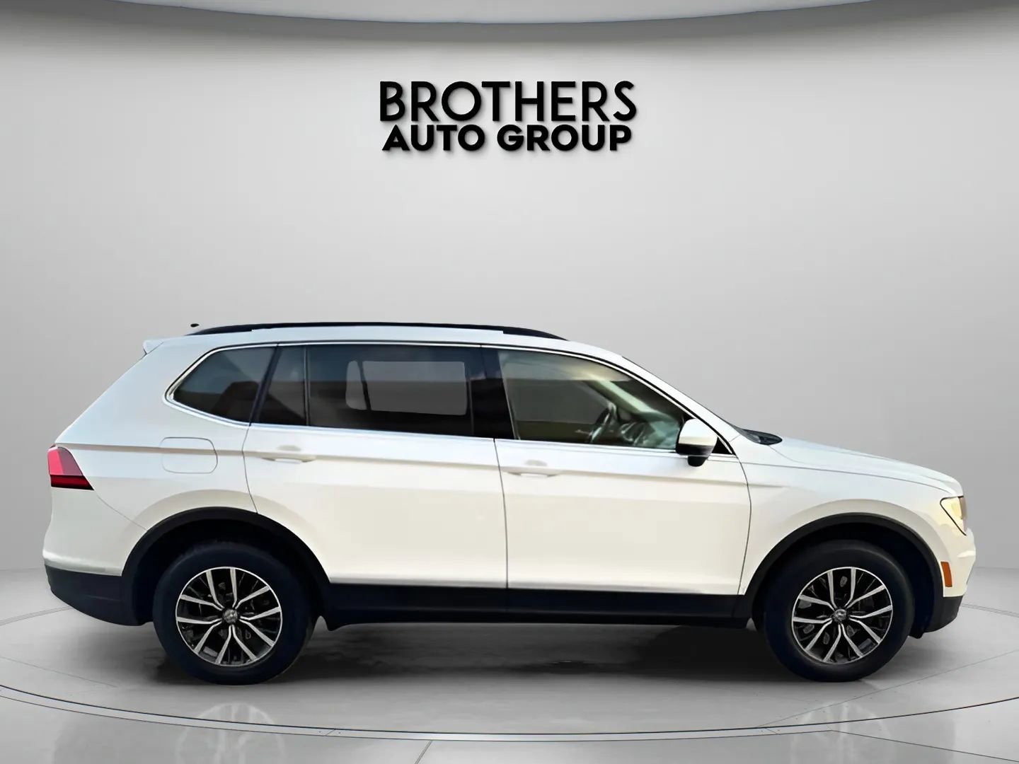 Used 2020 Volkswagen Tiguan SEL image 19