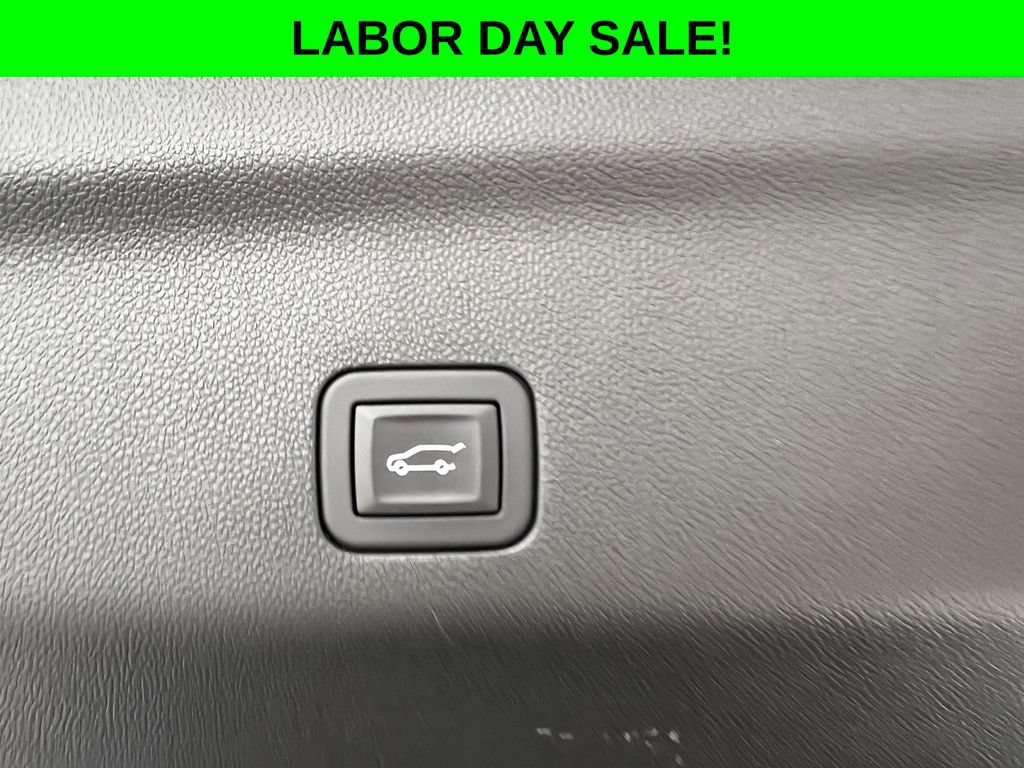 Used 2025 Chevrolet Tahoe Premier AWD/4WD image 17