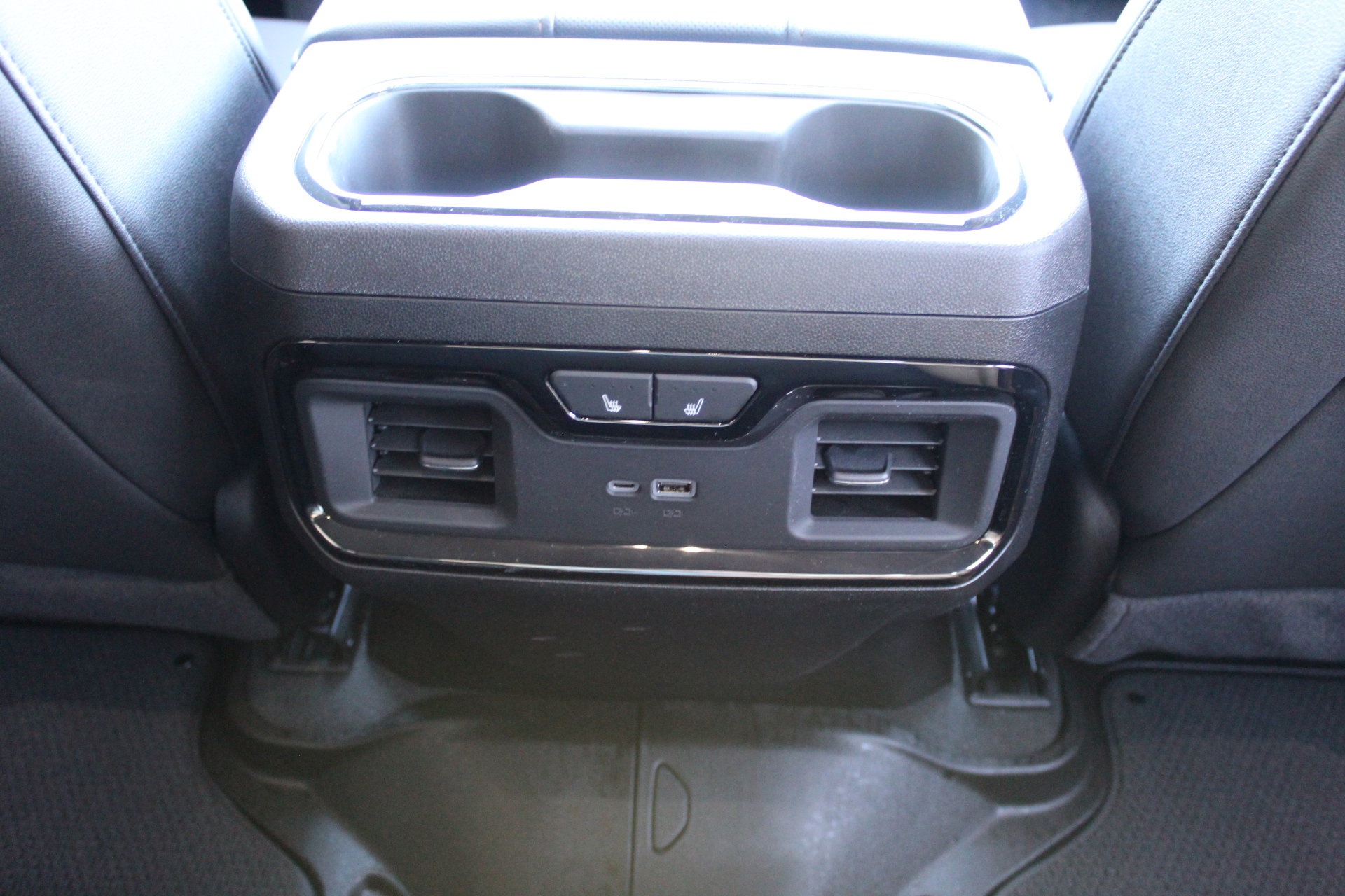Used 2024 GMC Sierra 3500 AT4 w/ AT4 Premium Plus Package AWD/4WD image 19