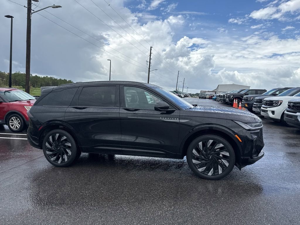 Used 2025 Lincoln Nautilus Reserve w/ Jet Appearance Package AWD/4WD image 1