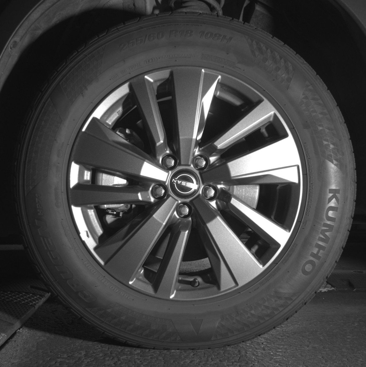 Used 2025 Nissan Pathfinder SV FWD image 12