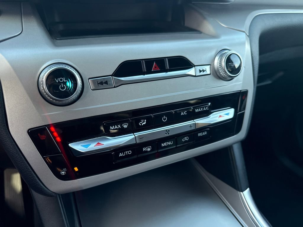 Used 2023 Ford Explorer XLT w/ Equipment Group 202A image 34