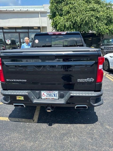 Used 2020 Chevrolet Silverado 1500 High Country w/ Technology Package AWD/4WD image 9