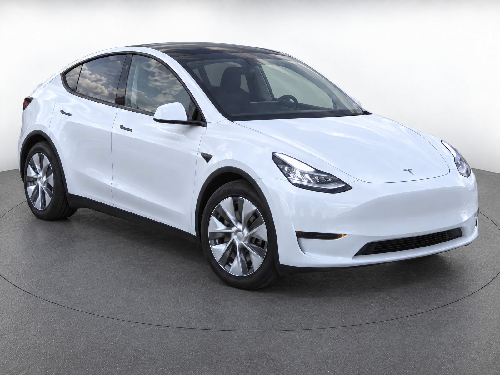 Used 2023 Tesla Model Y AWD image 2