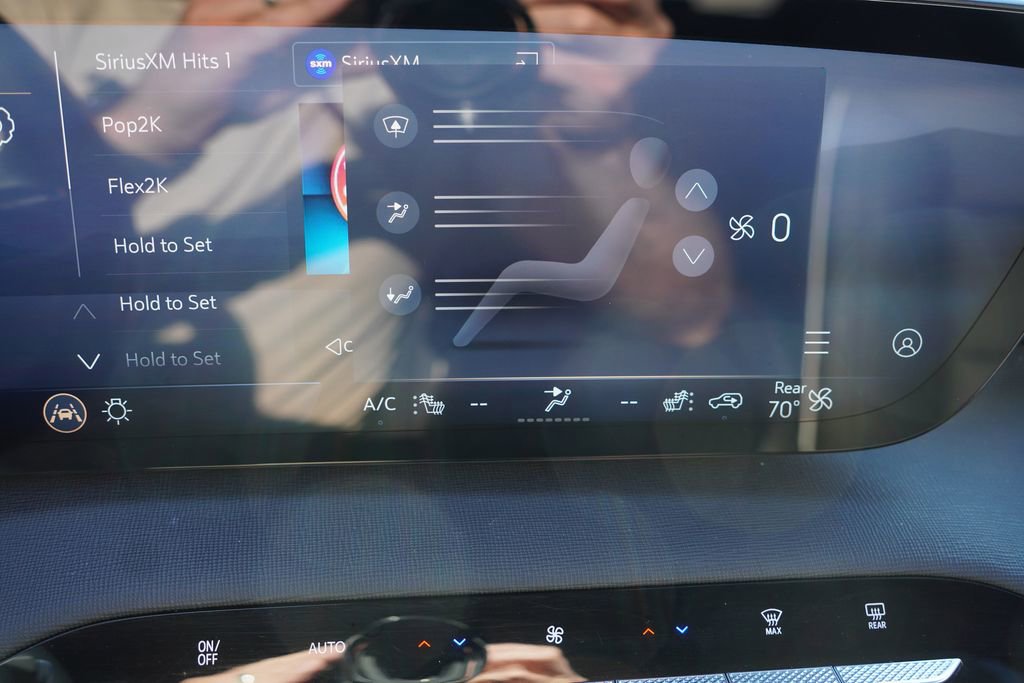 Certified 2025 Buick Enclave Preferred image 28