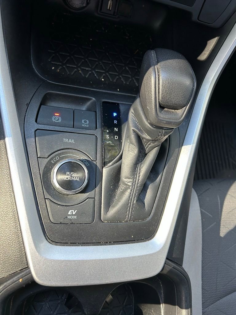 Used 2021 Toyota RAV4 XLE AWD/4WD image 26