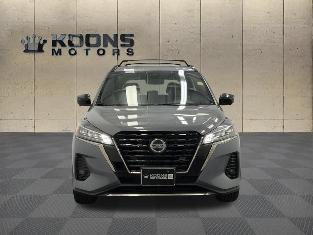 Used 2021 Nissan Kicks SR w/ SR Premium Package FWD image 3