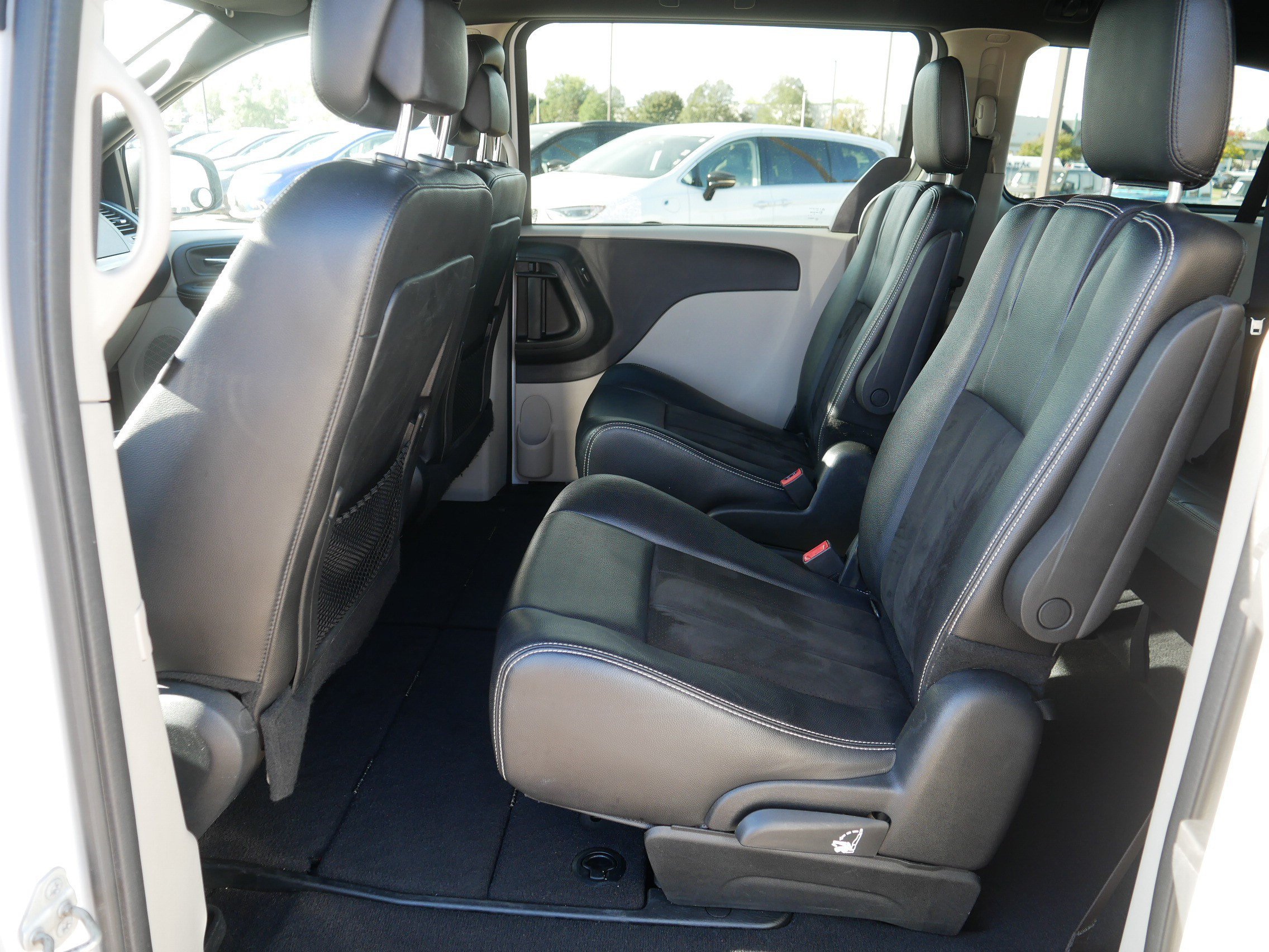 Used 2020 Dodge Grand Caravan SXT FWD image 34