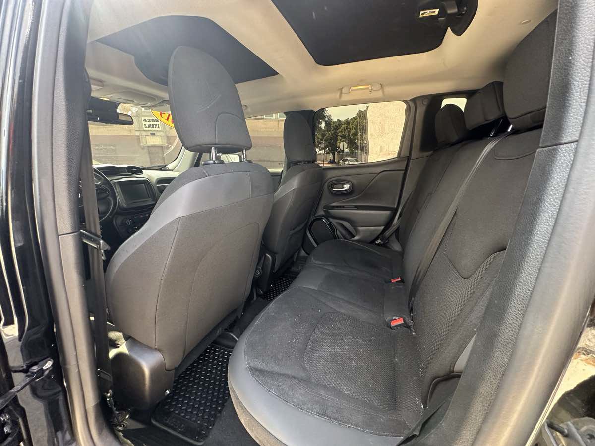 Used 2019 Jeep Renegade Altitude w/ Quick Order Package 2XM AWD/4WD image 36
