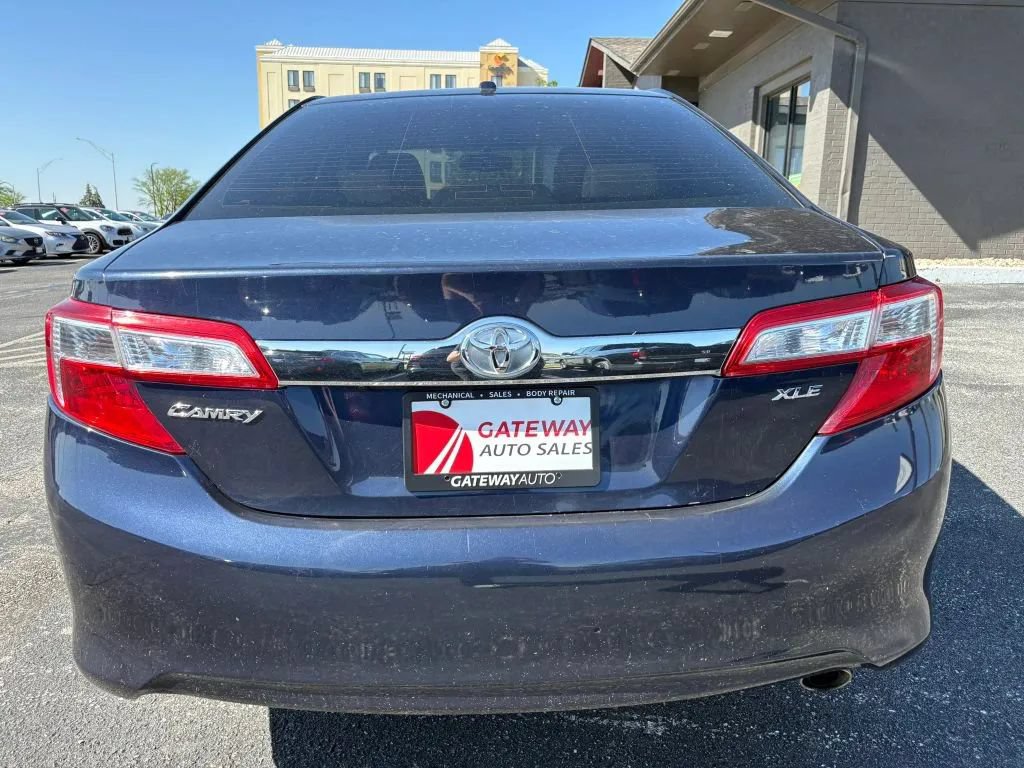 Used 2014 Toyota Camry XLE w/ Leather Package FWD image 4
