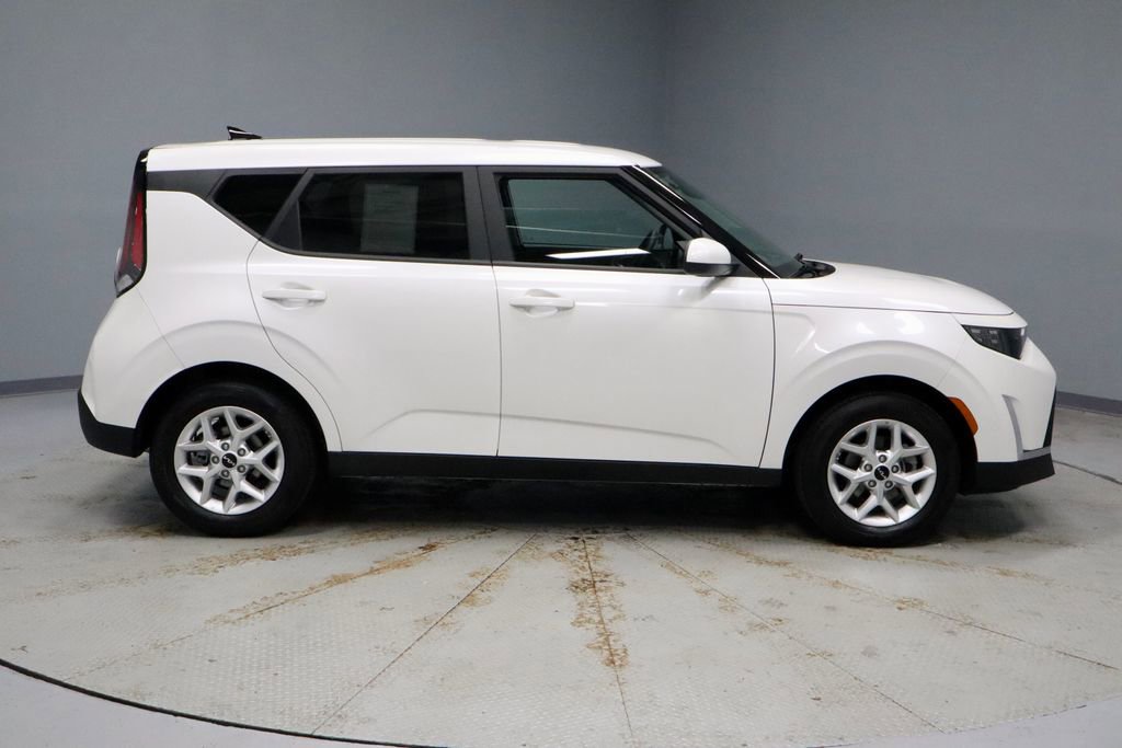 Used 2025 Kia Soul LX w/ LX Technology Package image 11