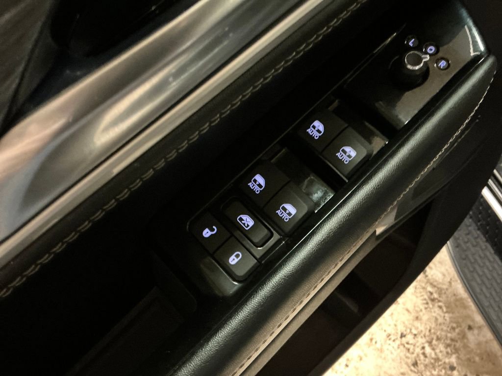 Used 2024 Jeep Wagoneer L Series II w/ Flexible Seating Group image 12