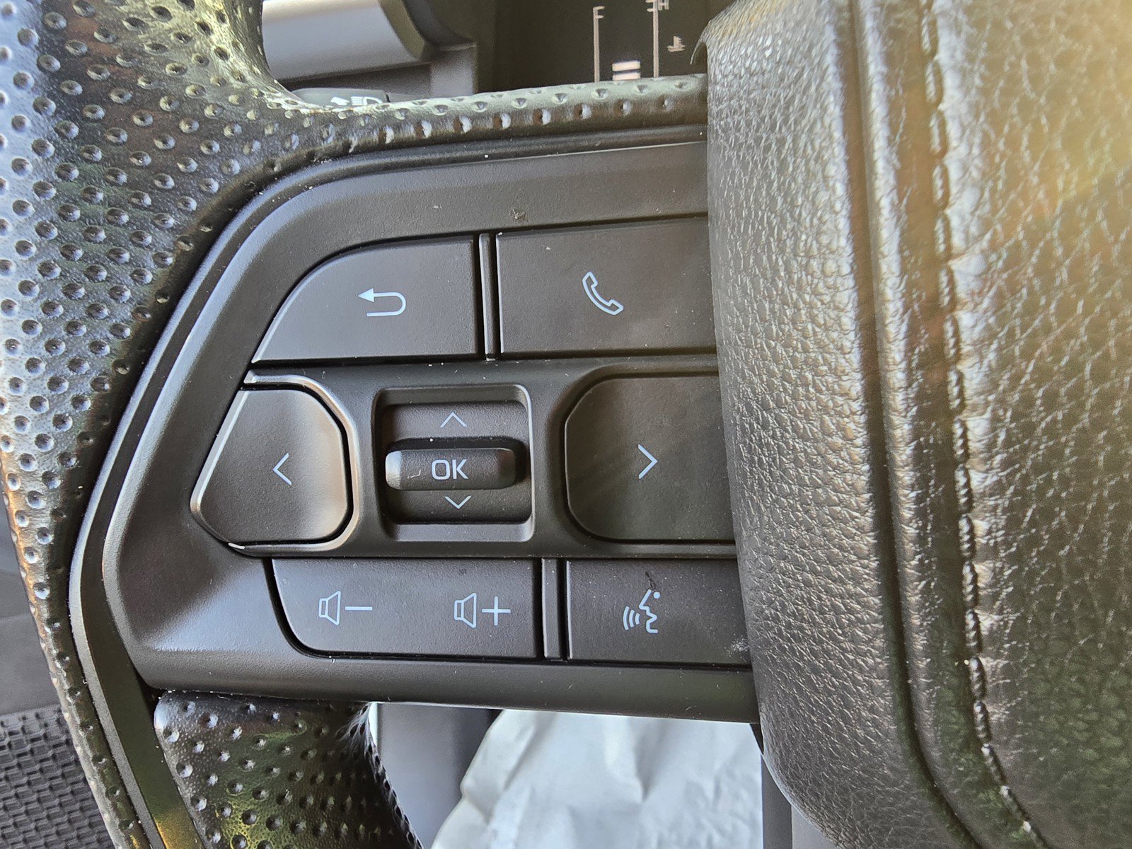 Used 2024 Toyota Tacoma SR5 AWD/4WD image 22