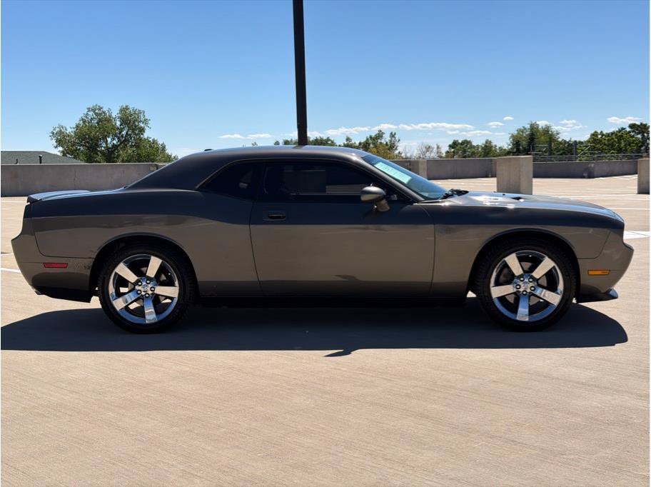 Used 2009 Dodge Challenger R/T w/ Sound Group RWD image 9