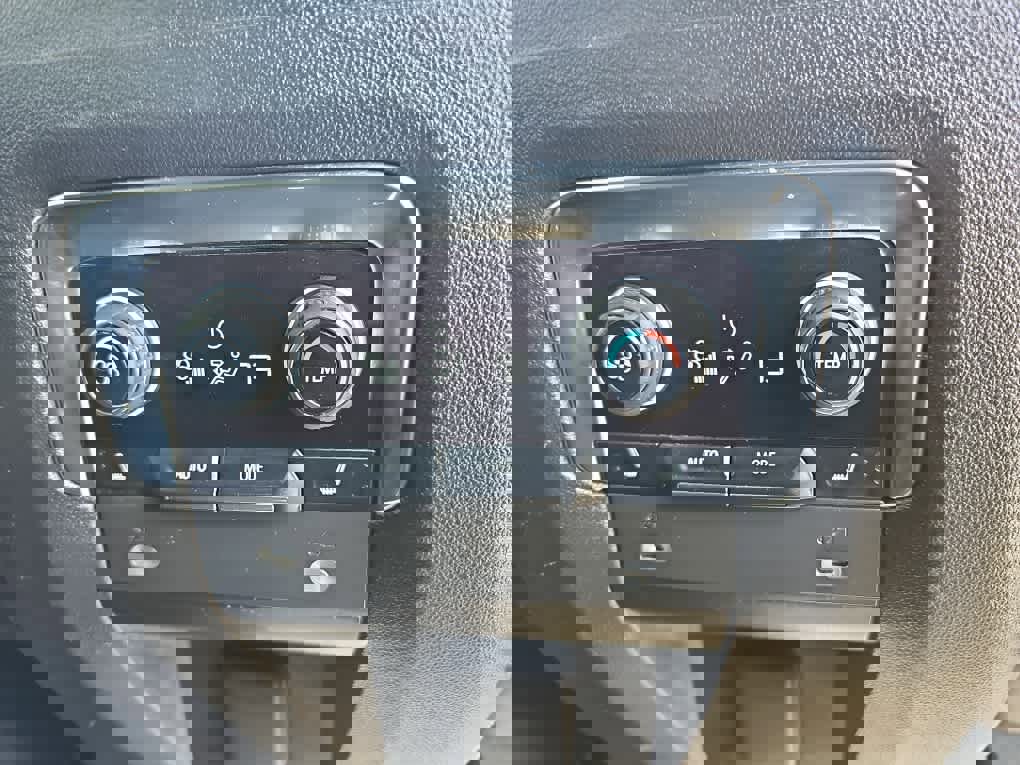 Used 2023 Chevrolet Suburban Premier image 29