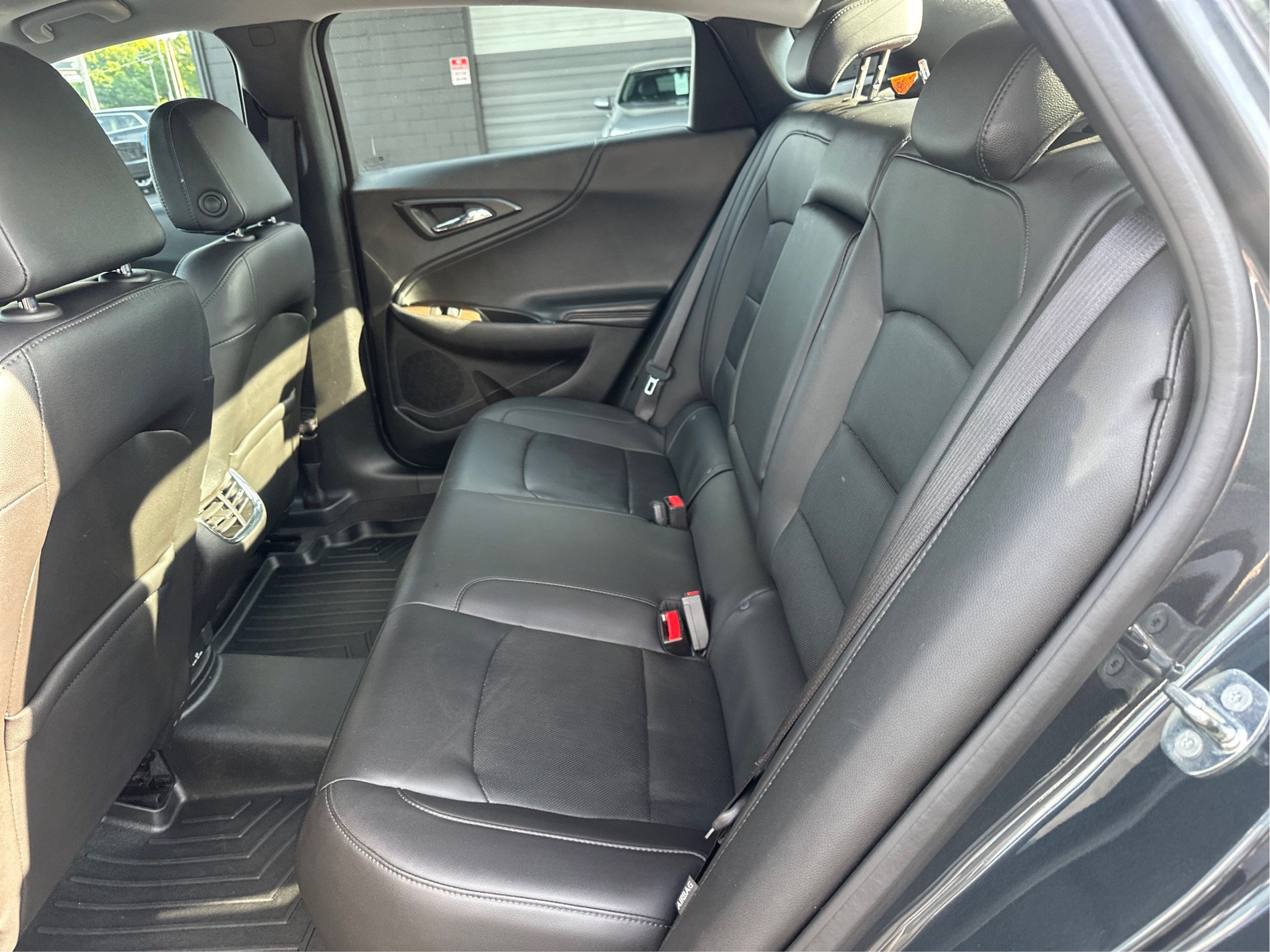 Used 2017 Chevrolet Malibu Premier w/ Premier Sun and Wheel Package FWD image 10